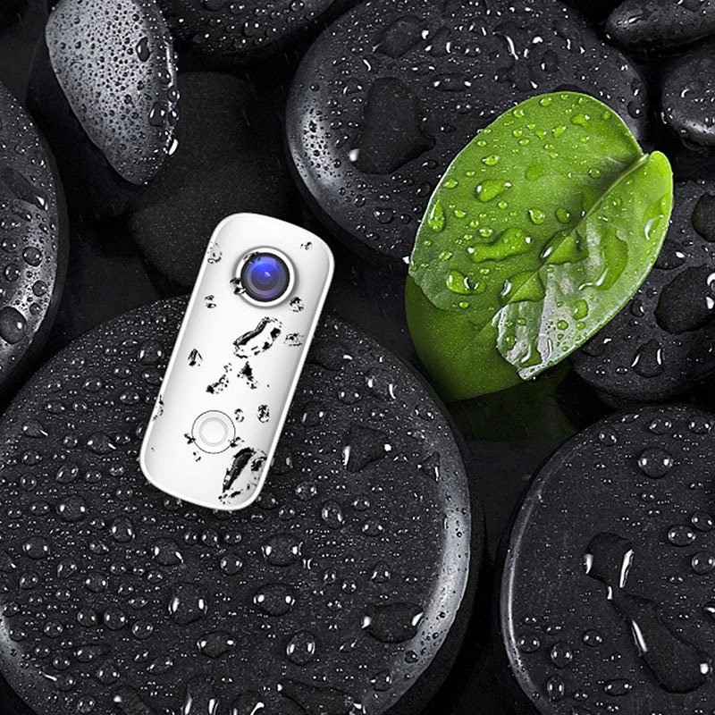Action camera diving under the camera – Image 4
